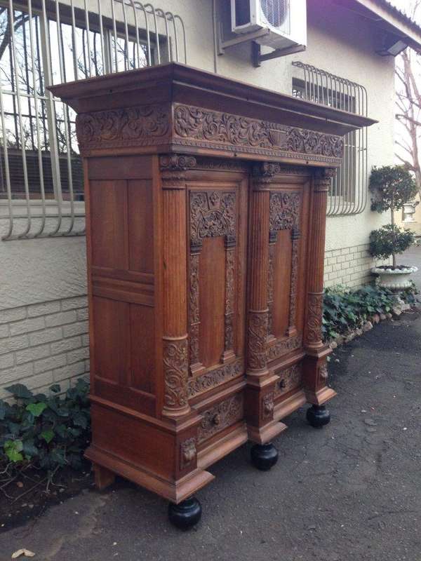 An Early 19th Century Renaissance Ornately Carved Oak Kussenkast On Bun Feet (Useful for TV or st...