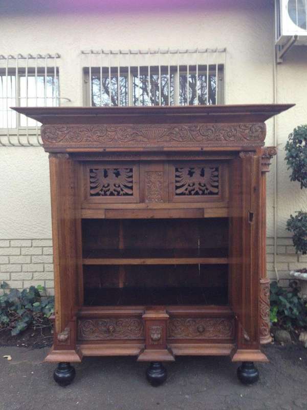 An Early 19th Century Renaissance Ornately Carved Oak Kussenkast On Bun Feet (Useful for TV or st...