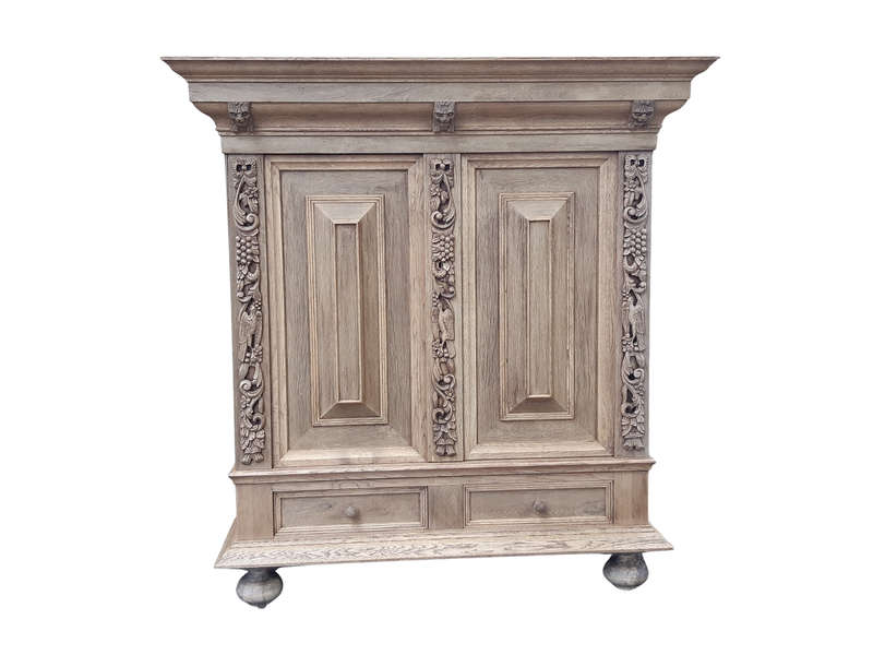 A Dutch Bleached / Natural Oak Kussekas/Cabinet Circa 1900