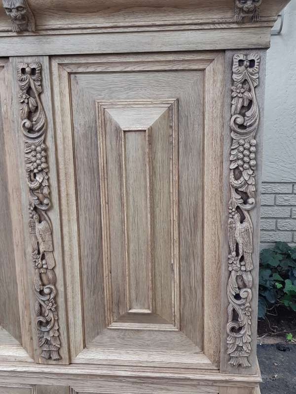 A Dutch Bleached / Natural Oak Kussekas/Cabinet Circa 1900