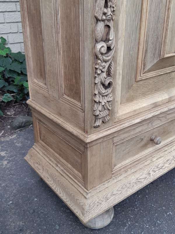 A Dutch Bleached / Natural Oak Kussekas/Cabinet Circa 1900