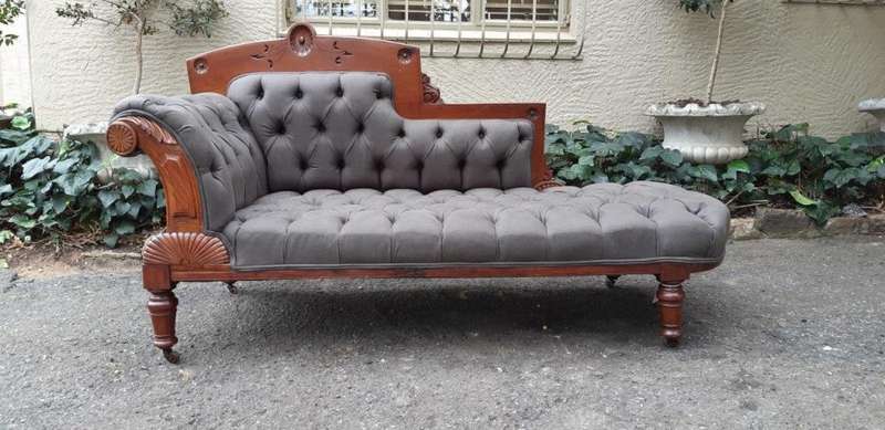 Victorian Eastlake Chaise Circa 1870/1890 (upholstered English linen deep buttoned upholstery)