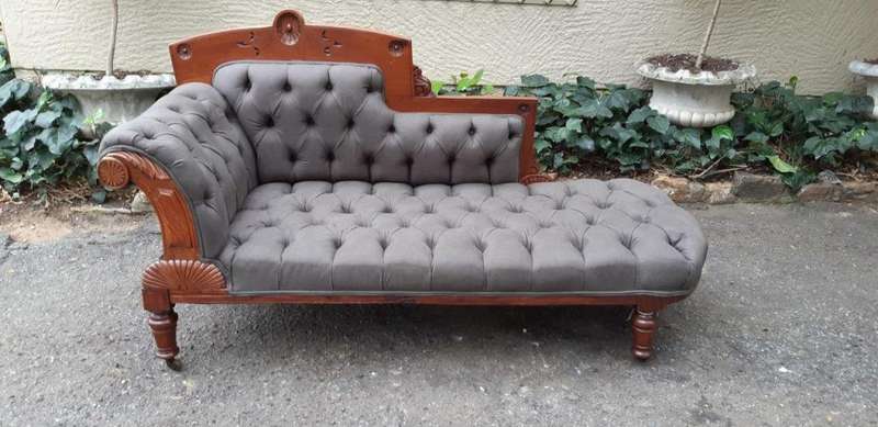 Victorian Eastlake Chaise Circa 1870/1890 (upholstered English linen deep buttoned upholstery)