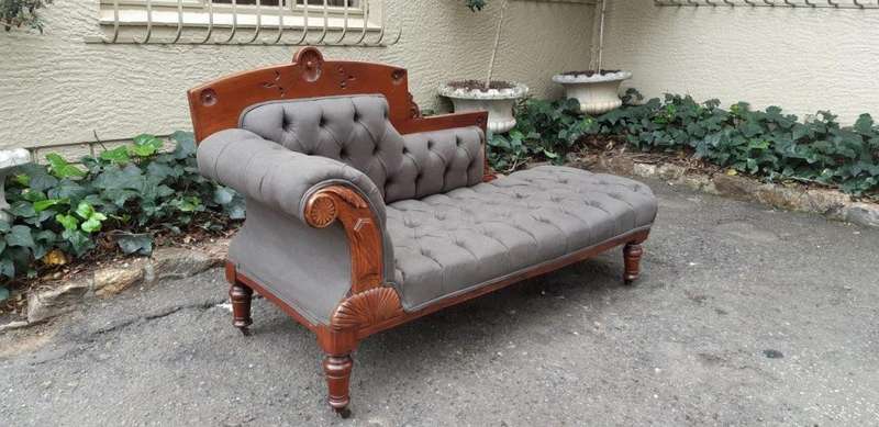 Victorian Eastlake Chaise Circa 1870/1890 (upholstered English linen deep buttoned upholstery)