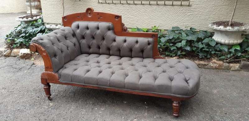 Victorian Eastlake Chaise Circa 1870/1890 (upholstered English linen deep buttoned upholstery)