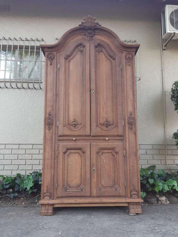 Louis Xv Oak Carved 4-Door Cabinet With Key