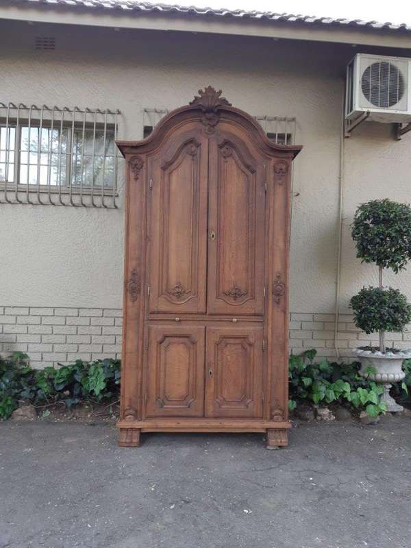 Louis Xv Oak Carved 4-Door Cabinet With Key