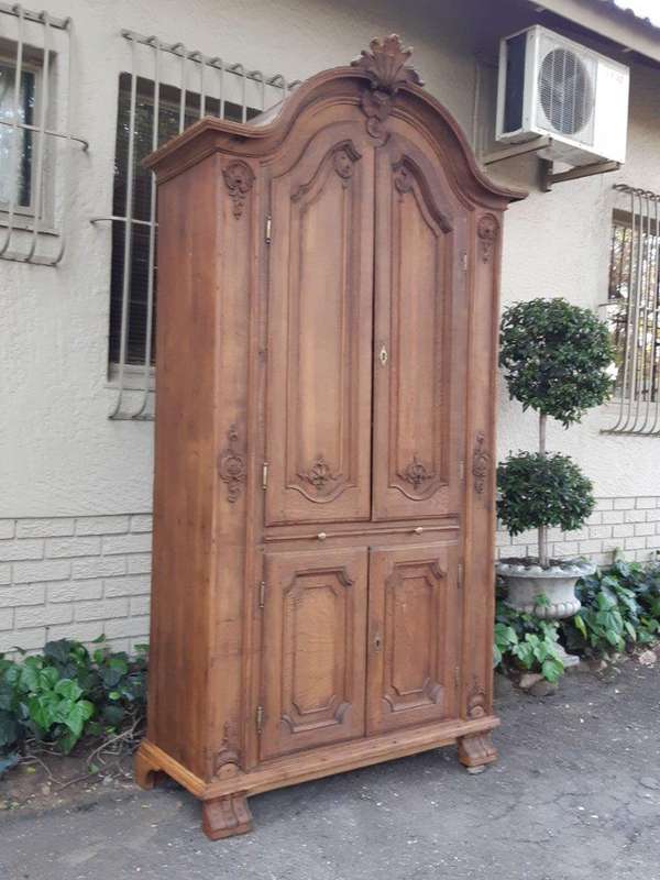 Louis Xv Oak Carved 4-Door Cabinet With Key