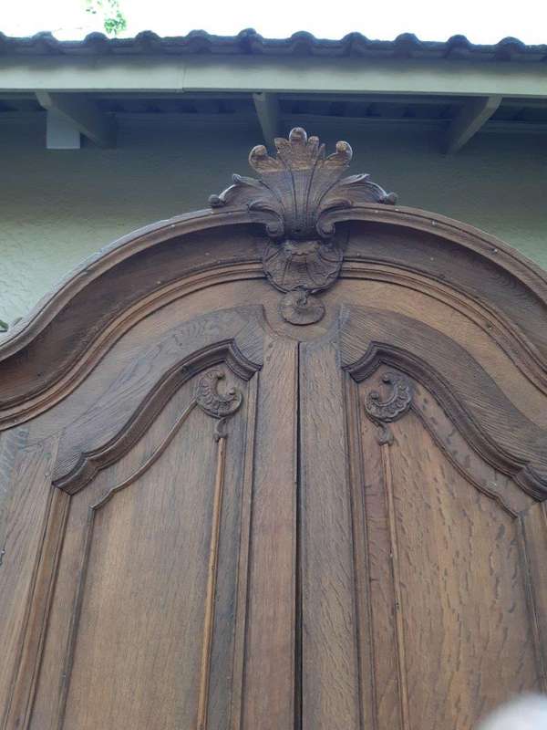 Louis Xv Oak Carved 4-Door Cabinet With Key