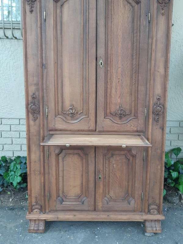 Louis Xv Oak Carved 4-Door Cabinet With Key