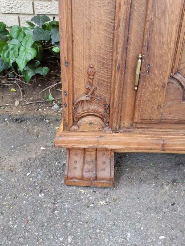Louis Xv Oak Carved 4-Door Cabinet With Key
