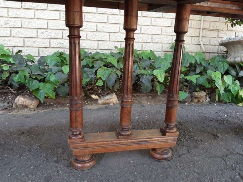 A Late 19th Century English Oak Extending Dining Table (10-Seater) with 2 Leaves