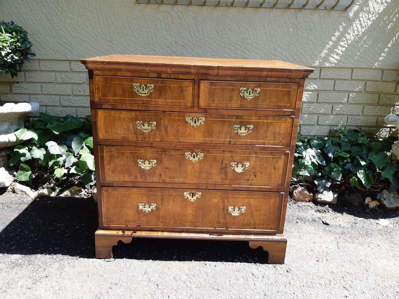 A George lll Walnut Chest of Drawers Circa Late 1800s/early 1900s
