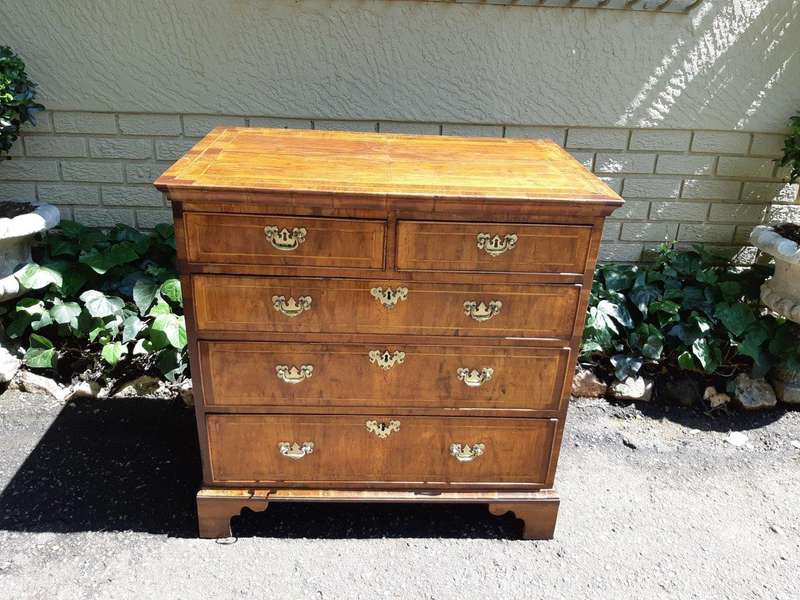 A George lll Walnut Chest of Drawers Circa Late 1800s/early 1900s