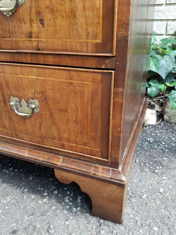 A George lll Walnut Chest of Drawers Circa Late 1800s/early 1900s