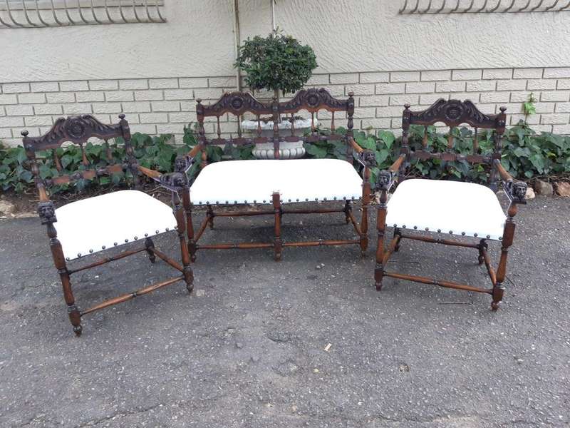 A 19th Century 3 Piece Set Of Oak Settee And Pair Of Armchairs