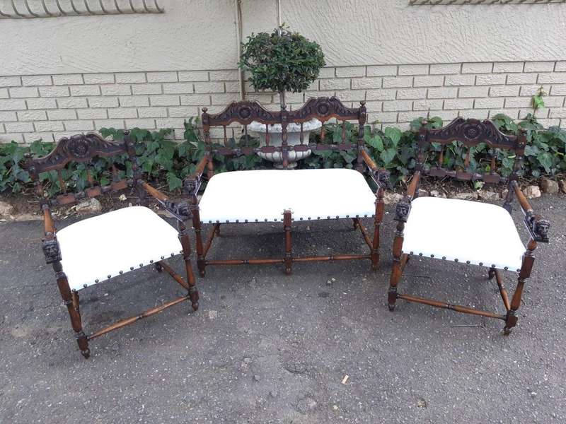 A 19th Century 3 Piece Set Of Oak Settee And Pair Of Armchairs