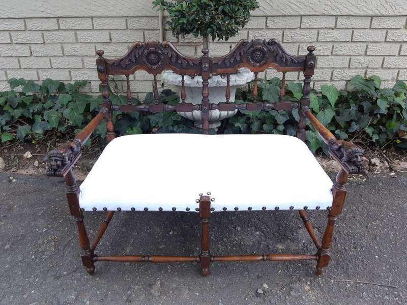 A 19th Century 3 Piece Set Of Oak Settee And Pair Of Armchairs