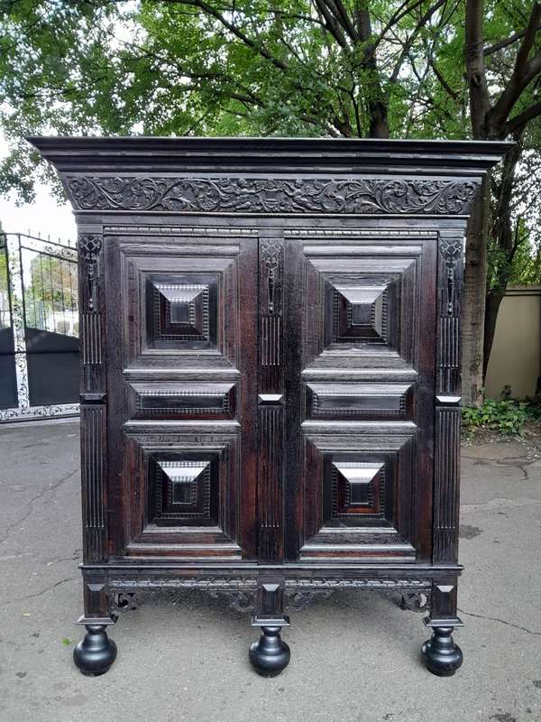 An Early19th Century Circa 1800s Dutch Carved Oak Kussenkast / Cabinet / Drinks Cabinet / Cupb...