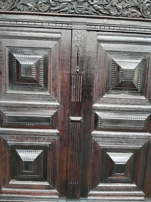 An Early19th Century Circa 1800s Dutch Carved Oak Kussenkast / Cabinet / Drinks Cabinet / Cupb...