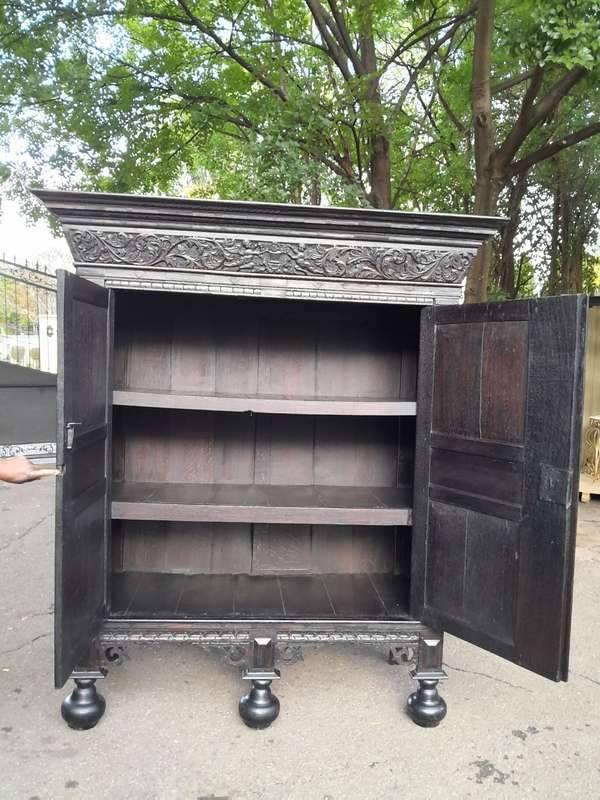 An Early19th Century Circa 1800s Dutch Carved Oak Kussenkast / Cabinet / Drinks Cabinet / Cupb...