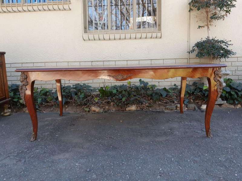 A Mid 20th Century French Mahogany Dining Table with Inlay and Brass Ormolu Mounts (8 Seater)