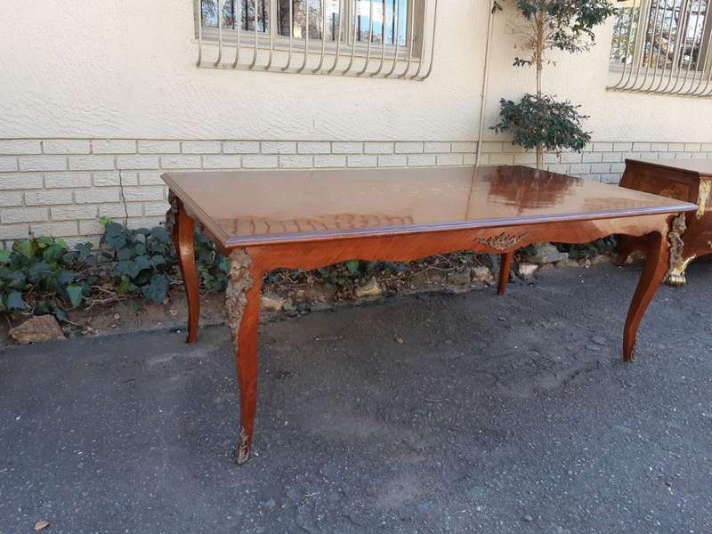 A Mid 20th Century French Mahogany Dining Table with Inlay and Brass Ormolu Mounts (8 Seater)