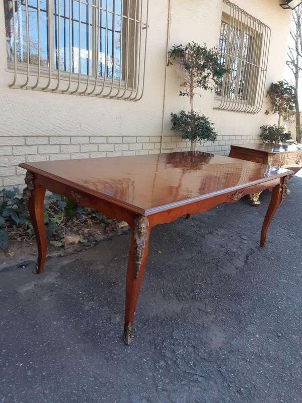 A Mid 20th Century French Mahogany Dining Table with Inlay and Brass Ormolu Mounts (8 Seater)