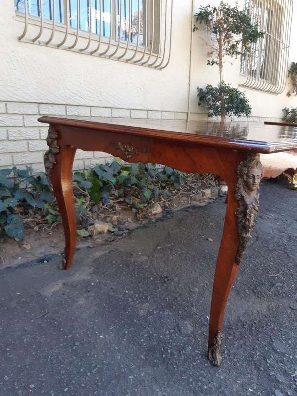 A Mid 20th Century French Mahogany Dining Table with Inlay and Brass Ormolu Mounts (8 Seater)