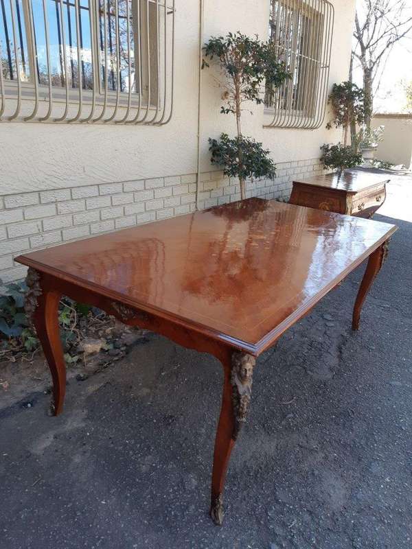 A Mid 20th Century French Mahogany Dining Table with Inlay and Brass Ormolu Mounts (8 Seater)