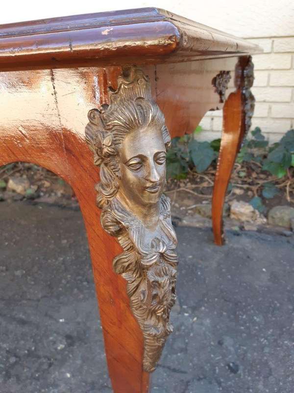 A Mid 20th Century French Mahogany Dining Table with Inlay and Brass Ormolu Mounts (8 Seater)