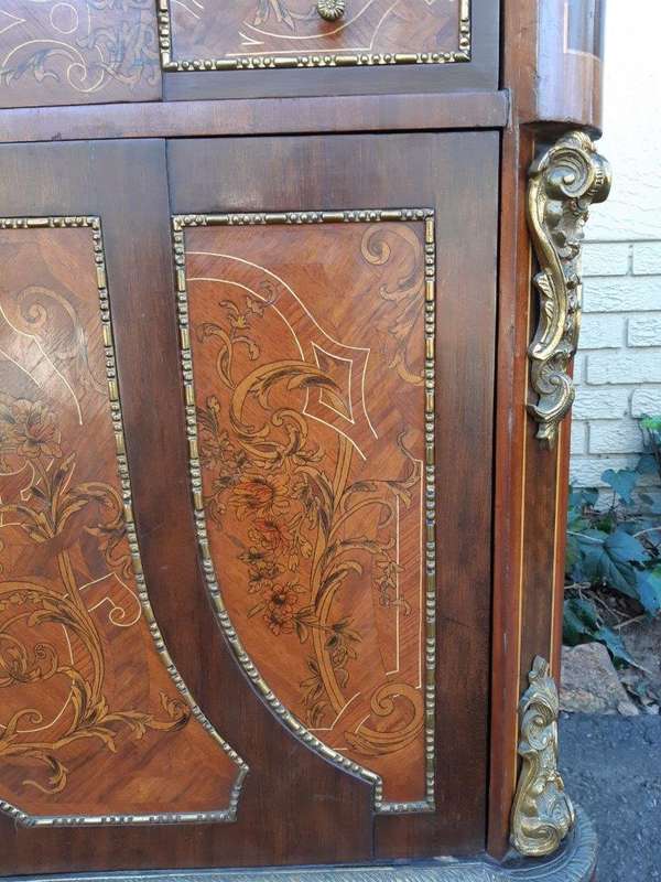 A French Style Console / Drinks Table / Cabinet