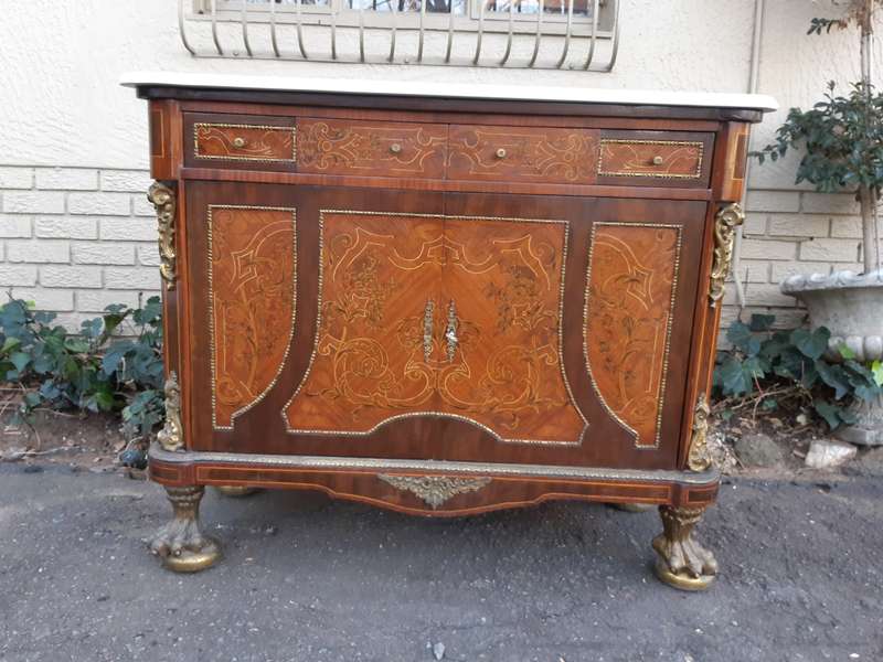 A French Style Console / Drinks Table / Cabinet