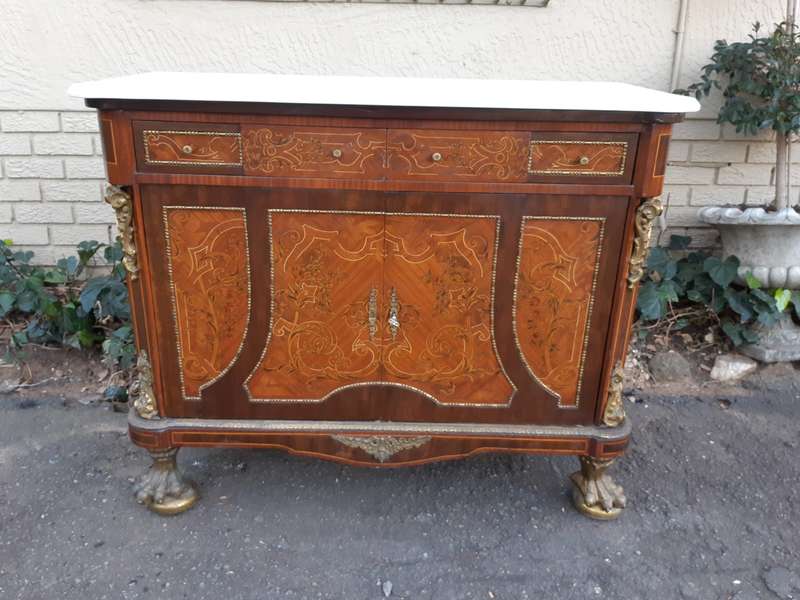 A French Style Console / Drinks Table / Cabinet