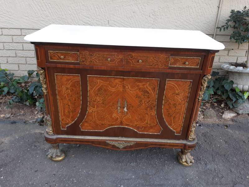 A French Style Console / Drinks Table / Cabinet