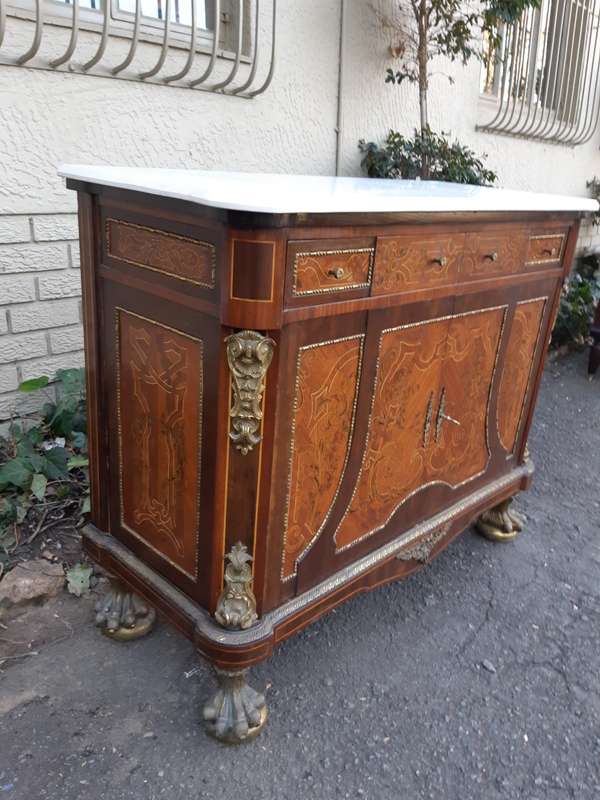 A French Style Console / Drinks Table / Cabinet