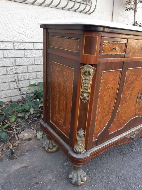 A French Style Console / Drinks Table / Cabinet
