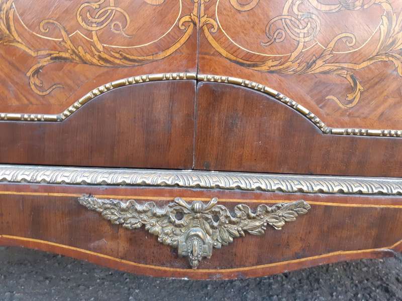 A French Style Console / Drinks Table / Cabinet