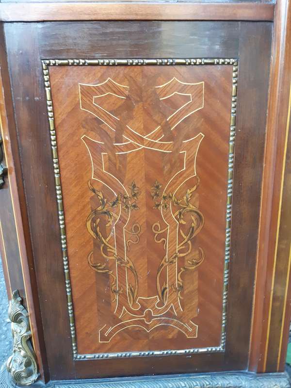 A French Style Console / Drinks Table / Cabinet