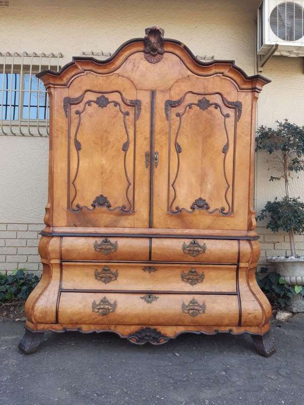 18th Century Dutch-Style bombe Armoire - sides Panels enclosing 4 Secret Drawers - ND