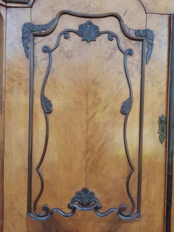 18th Century Dutch-Style bombe Armoire - sides Panels enclosing 4 Secret Drawers - ND
