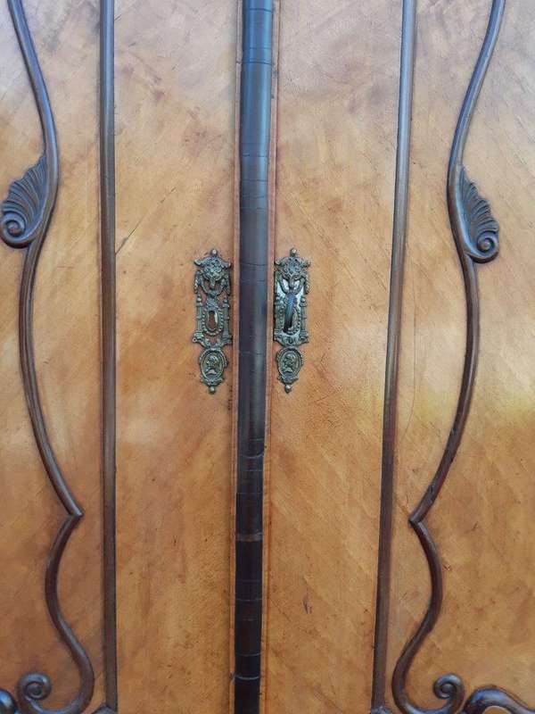 18th Century Dutch-Style bombe Armoire - sides Panels enclosing 4 Secret Drawers - ND