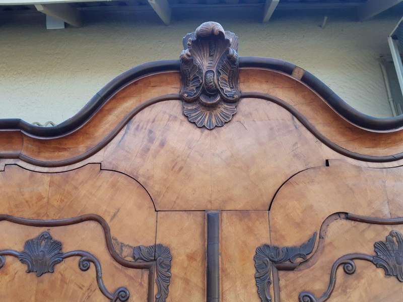 18th Century Dutch-Style bombe Armoire - sides Panels enclosing 4 Secret Drawers - ND