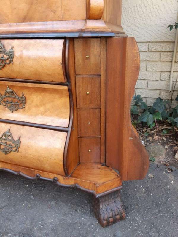 18th Century Dutch-Style bombe Armoire - sides Panels enclosing 4 Secret Drawers - ND
