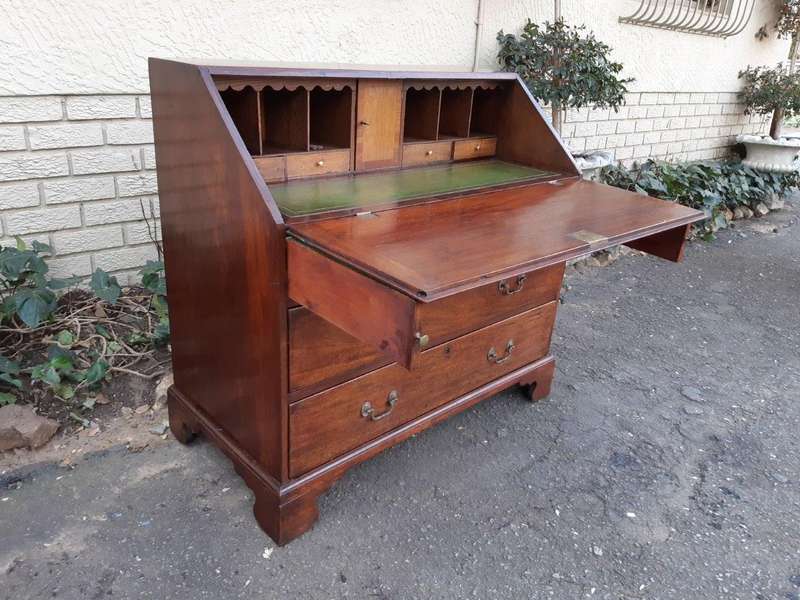 A George lll Mahogany Bureau with Gilt-Tooled Leather Writing Surface