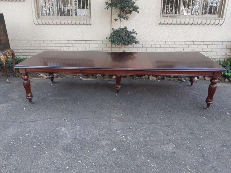 Victorian Style Mahogany Ext Dining Table With Crank, On Castors  (12 Seater)