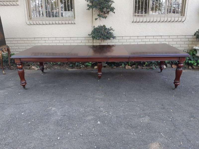 Victorian Style Mahogany Ext Dining Table With Crank, On Castors  (12 Seater)