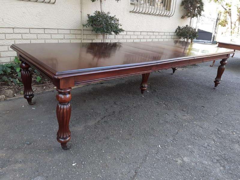 Victorian Style Mahogany Ext Dining Table With Crank, On Castors  (12 Seater)