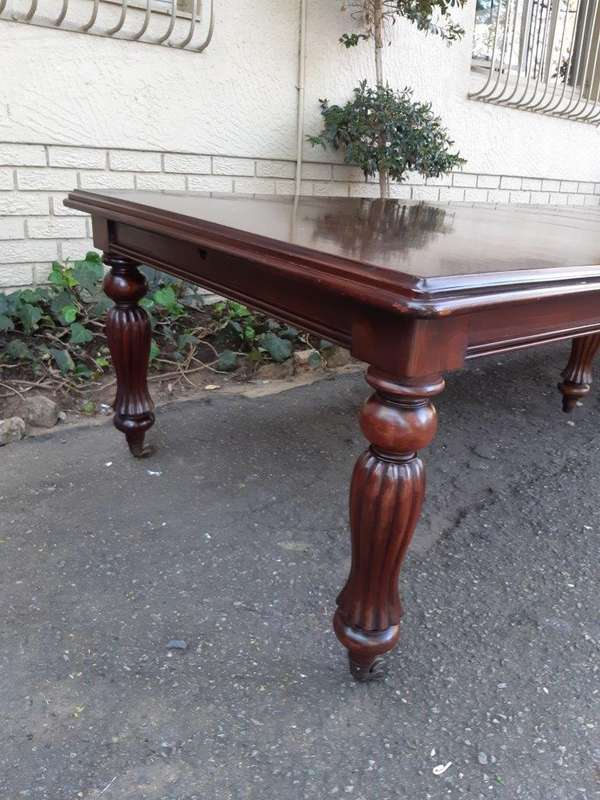 Victorian Style Mahogany Ext Dining Table With Crank, On Castors  (12 Seater)