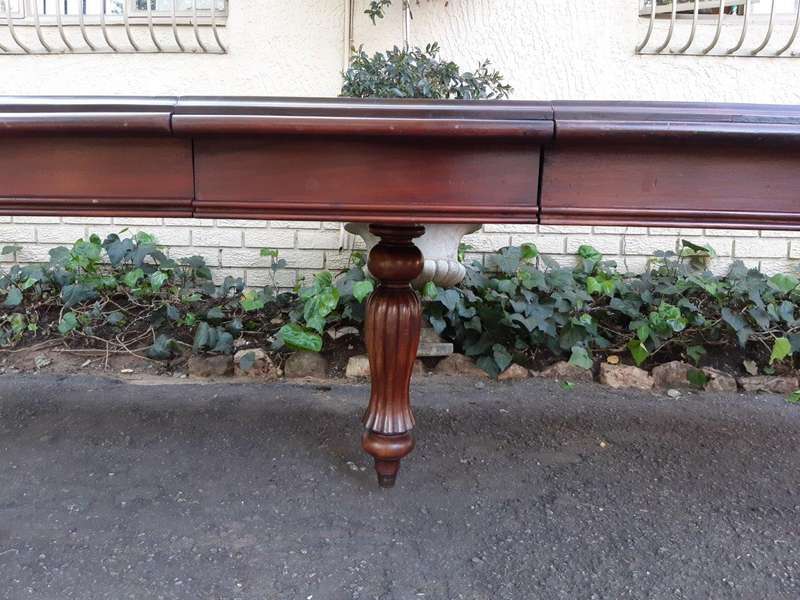 Victorian Style Mahogany Ext Dining Table With Crank, On Castors  (12 Seater)